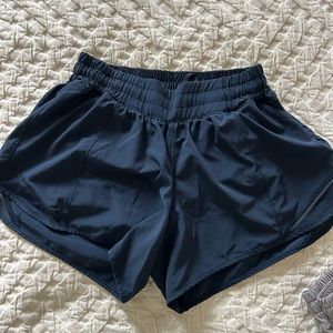 Lululemon Hotty Hots Navy size 6 LR